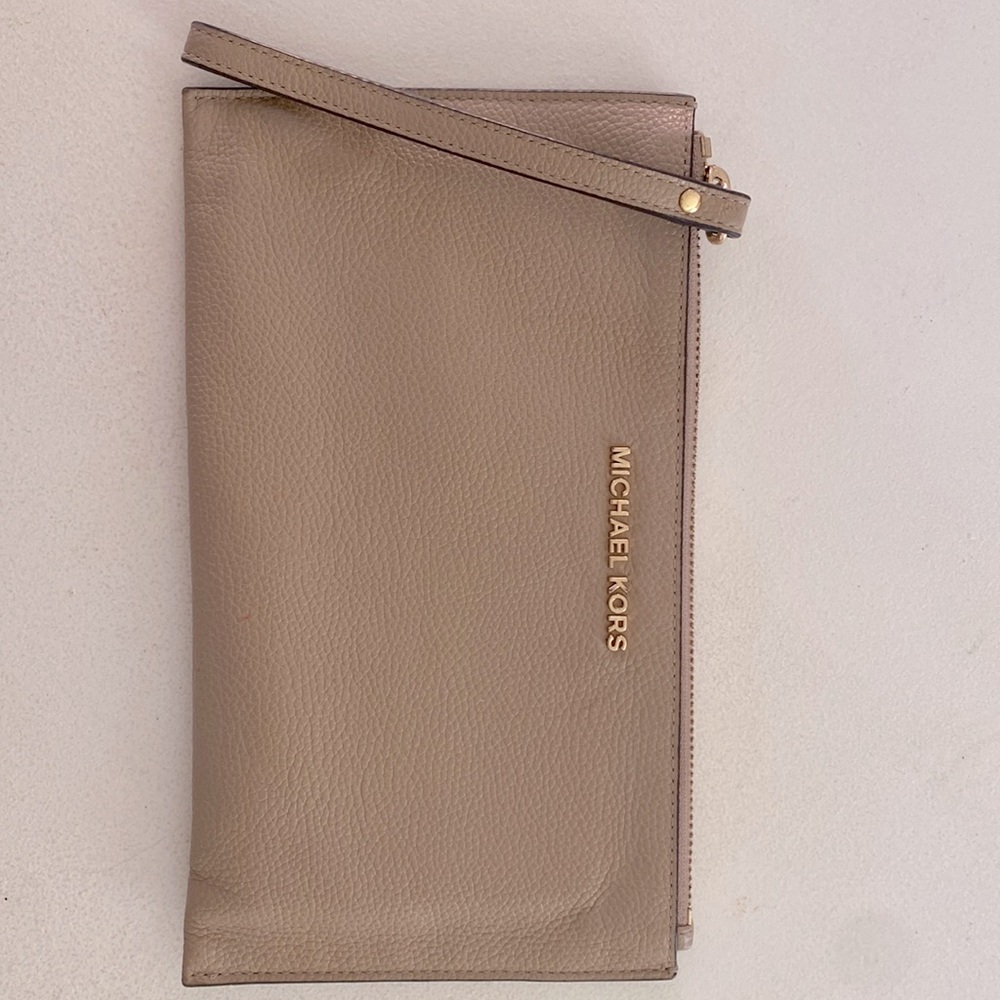 Michael Kors wristlet wallet. Tan/light brown. Great condition. Lightly used.